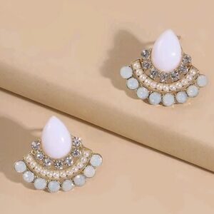 White Teardrop Earrings A1085